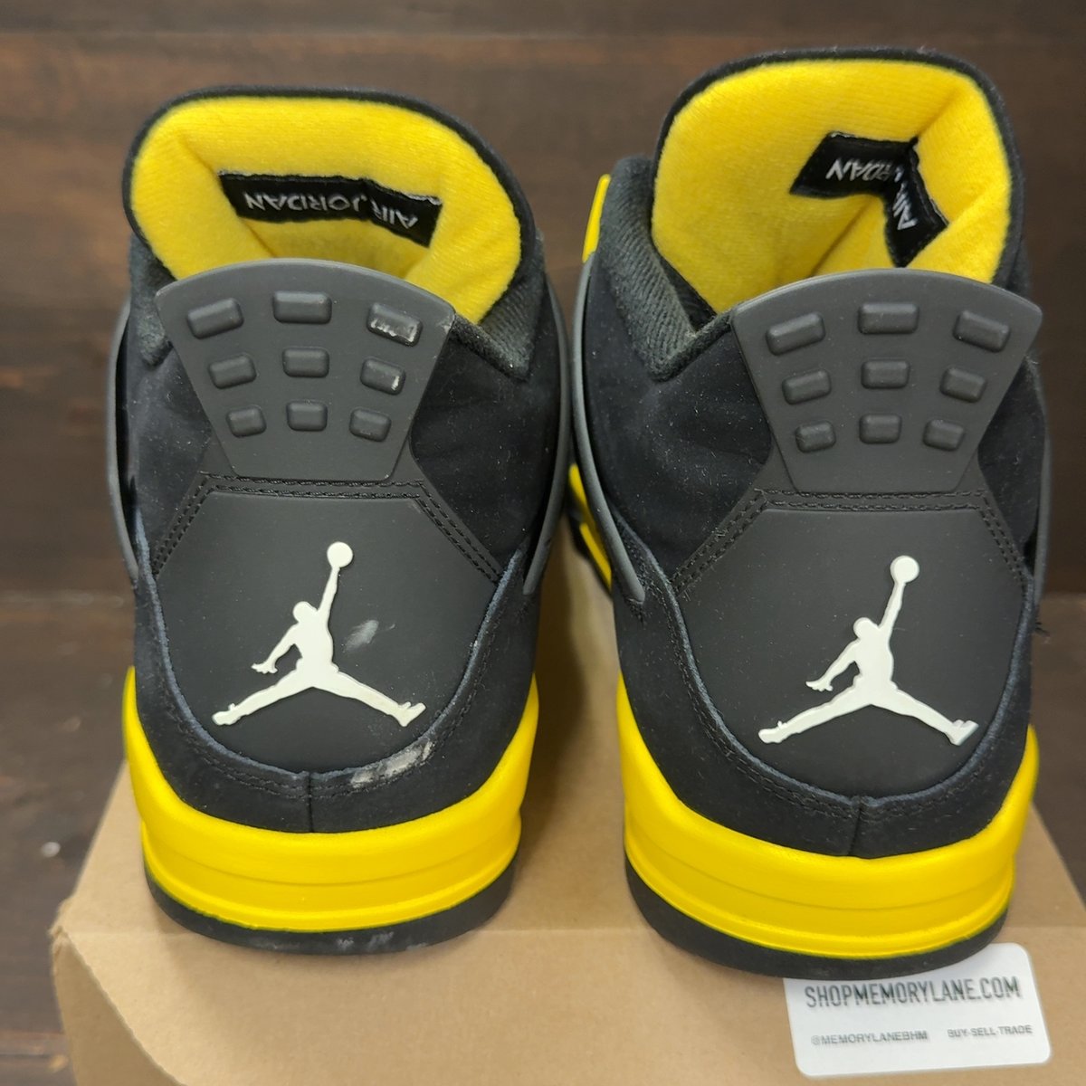 Jordan 4 Retro Thunder (2023) Size 12 (Pre-Owned) - aux