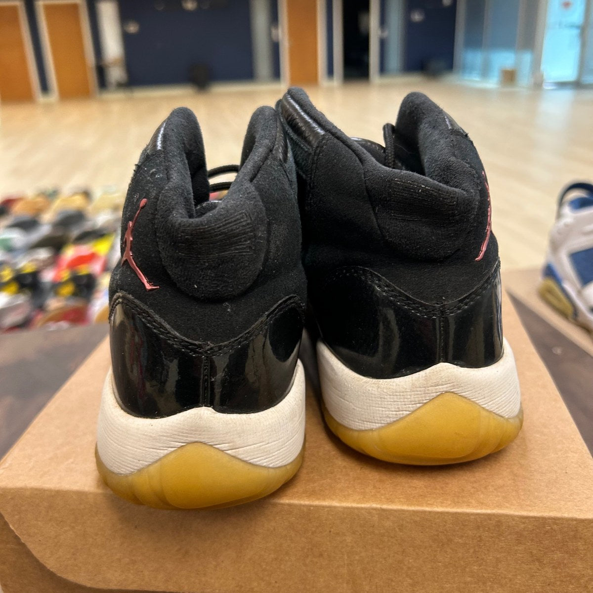 Jordan 11 Retro 72-10 (GS) Size 4Y (Pre-Owned) - Image 4