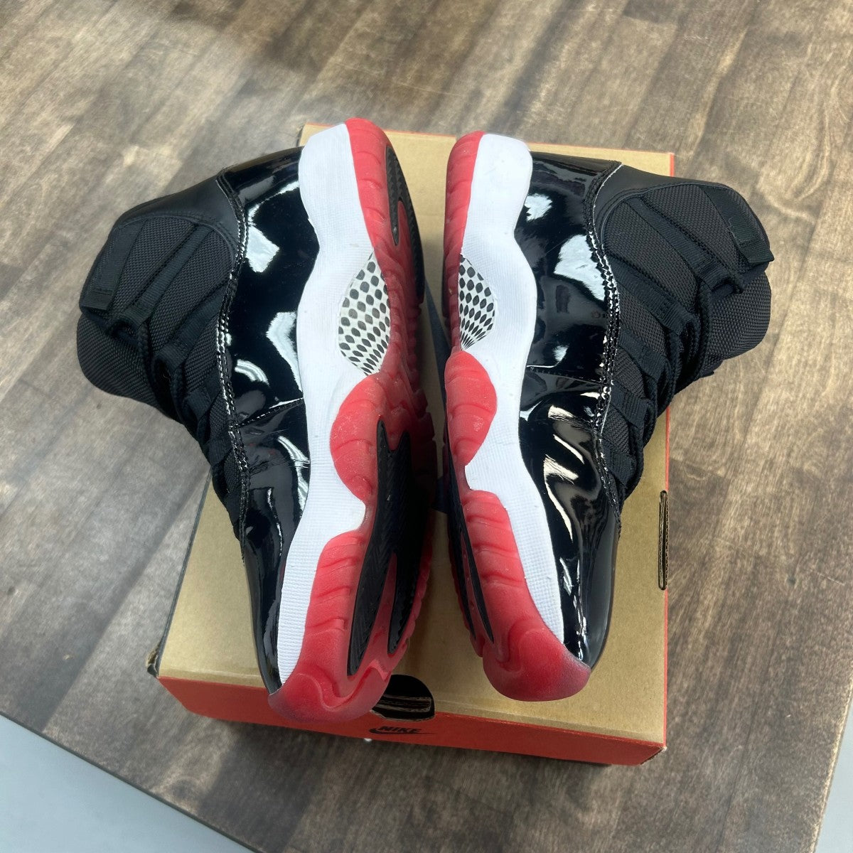 Jordan 11 Retro Playoffs Bred (2019) Size 9.5 (Pre-Owned) - Image 3