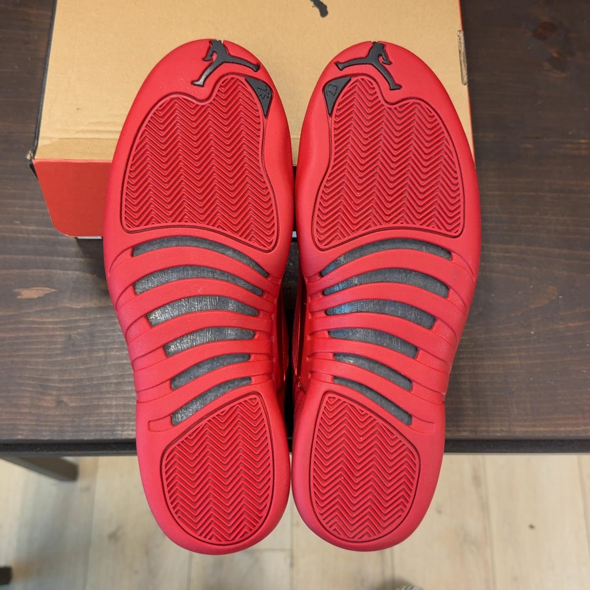 Jordan 12 Retro Gym Red (2018) Size 13 (Pre-Owned) - aux