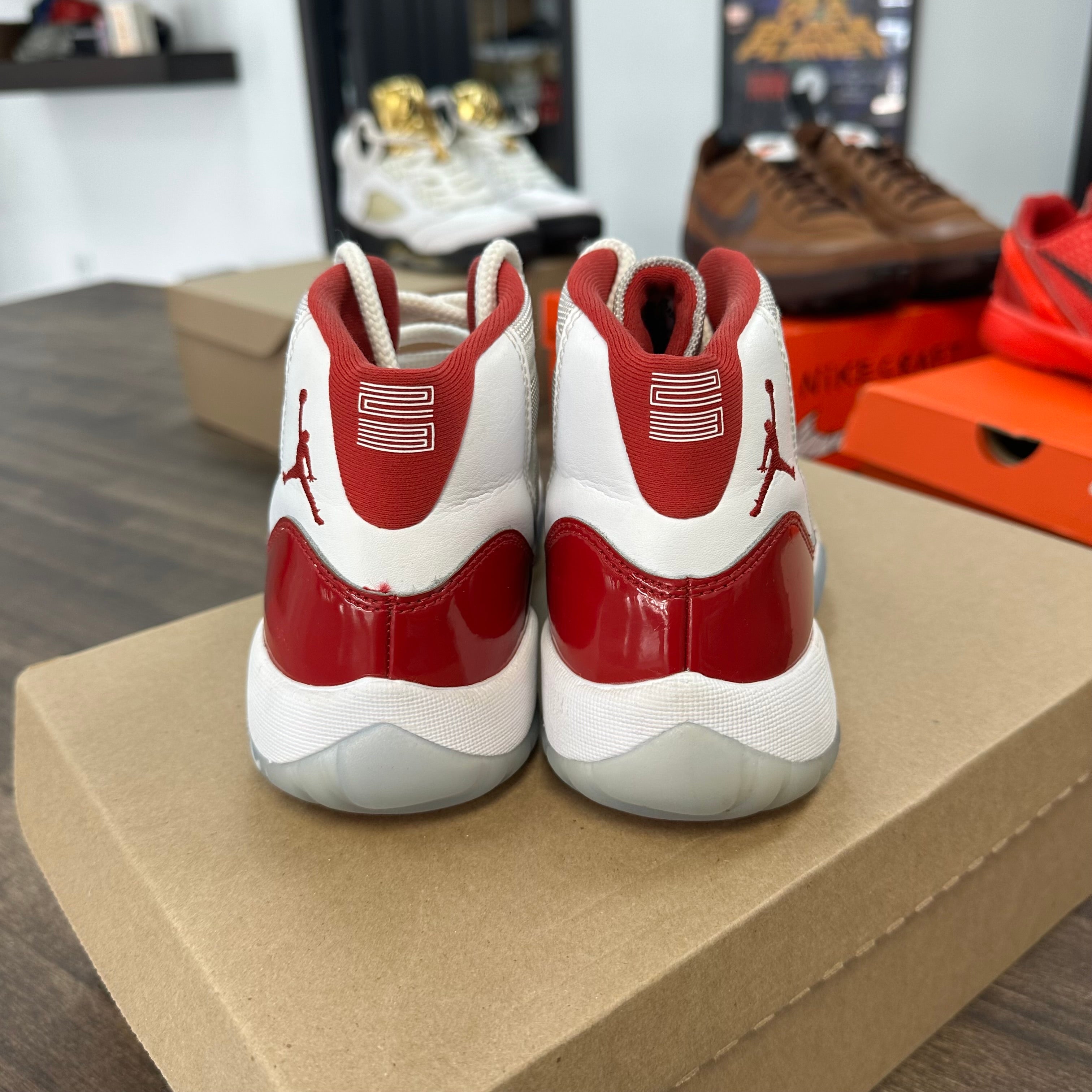 Jordan Cherry Jordan 11 Retro (GS) (USED,No Box) Size 6Y (Pre-Owned) - Image 3