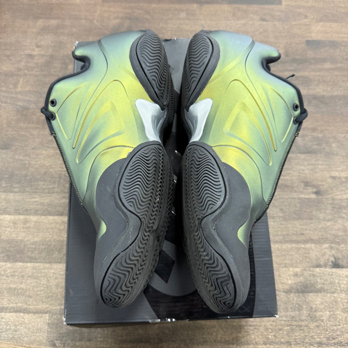 Nike Air Zoom Courtposite Supreme Metallic Gold - Image 2
