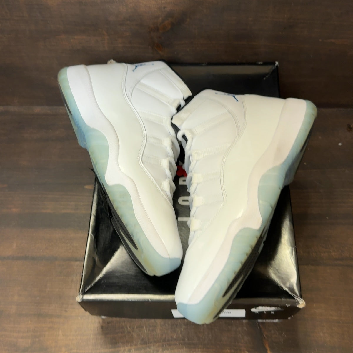 Jordan 11 Retro Legend Blue (2024) Size 10.5 (Pre-Owned) - Image 2