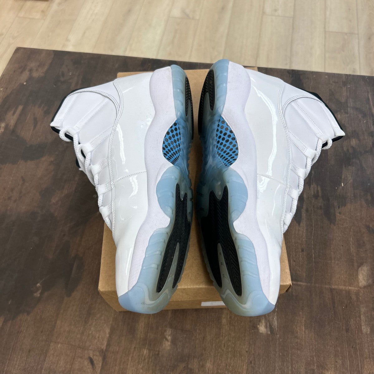 Jordan 11 Retro Legend Blue (2024) Size 13 (Pre-Owned) - Image 3