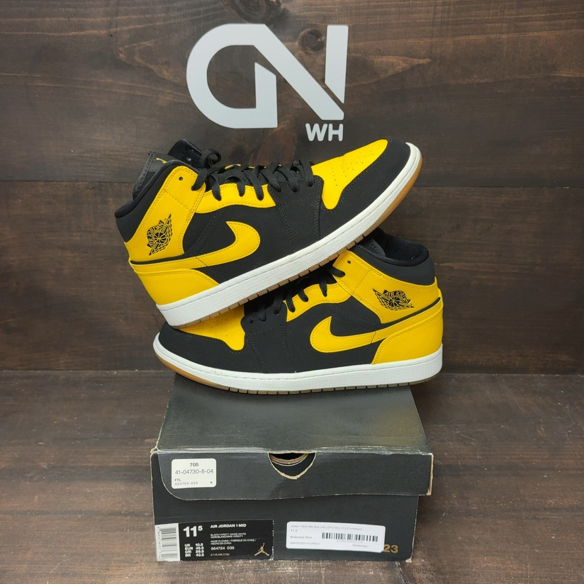 Jordan 1 Retro Mid New Love (2017) Size 11.5 (Pre-Owned) - front