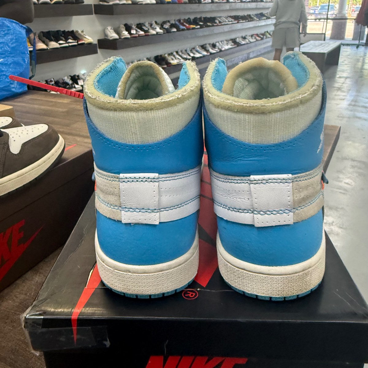 Jordan 1 Retro High Off-White University Blue - Image 4