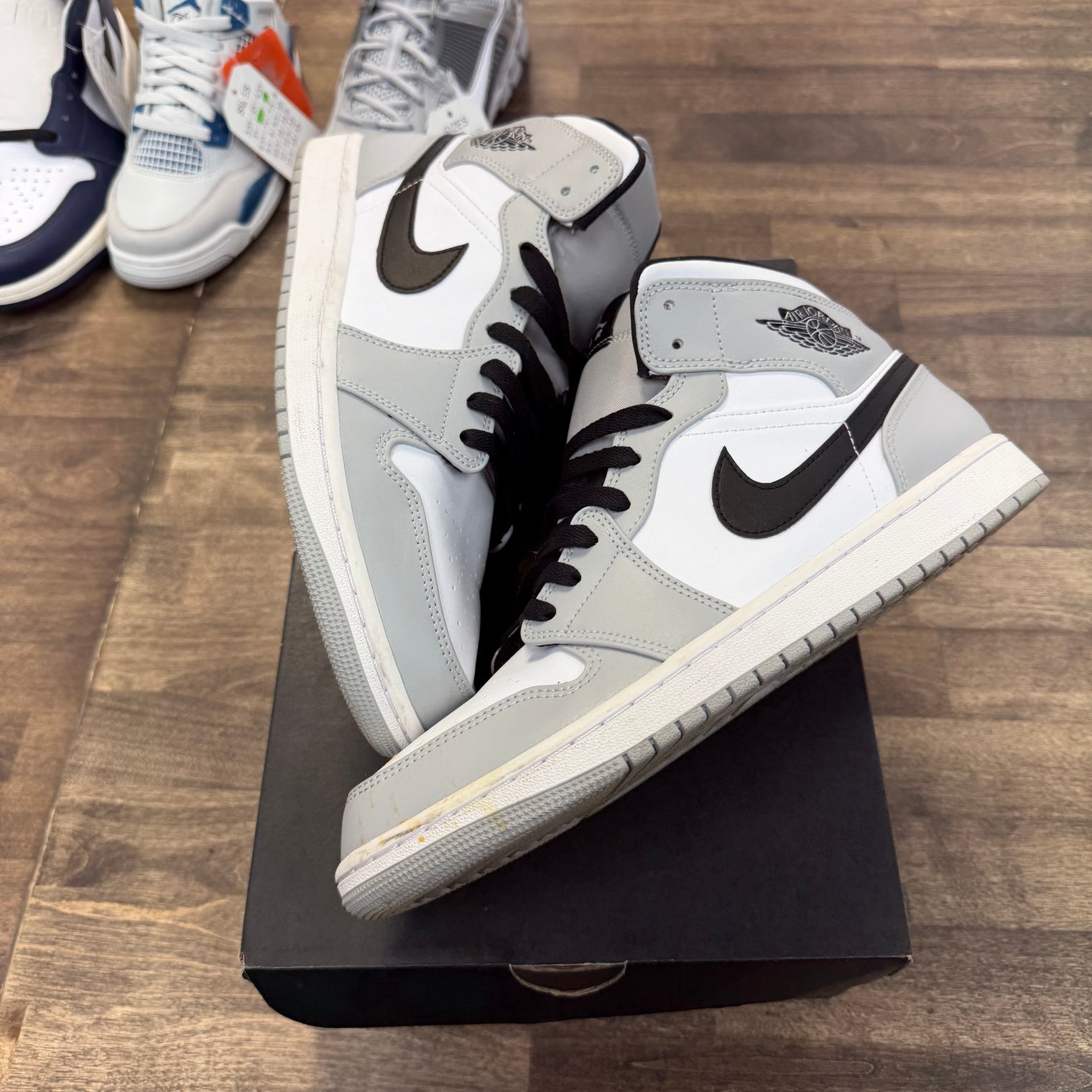 Light Smoke Grey Jordan 1 Mid (USED)