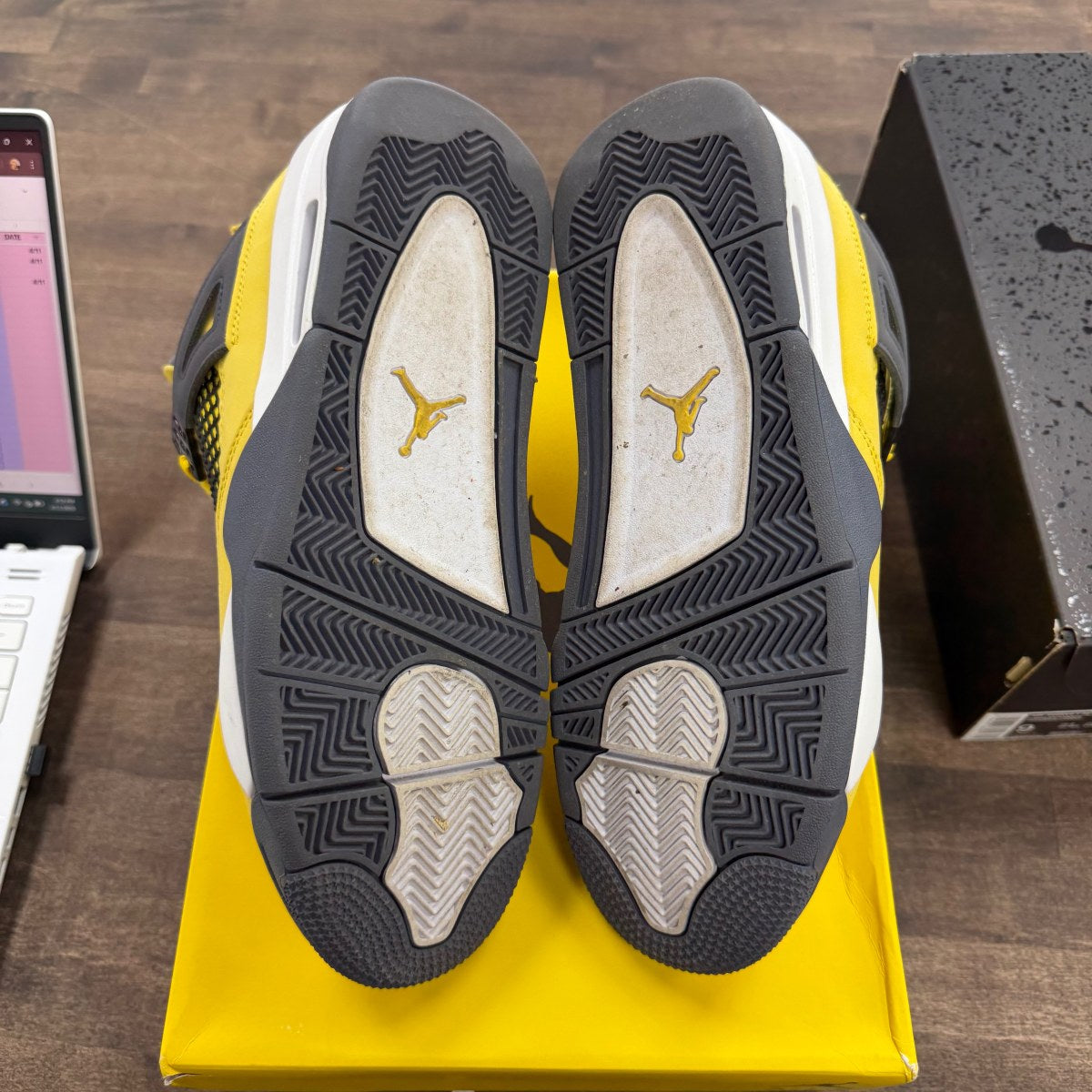 Jordan 4 Retro Lightning (2021) - Image 4