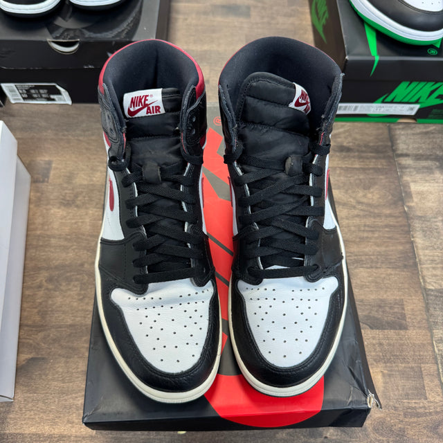 Black Gym Red Jordan 1 Retro High (USED)