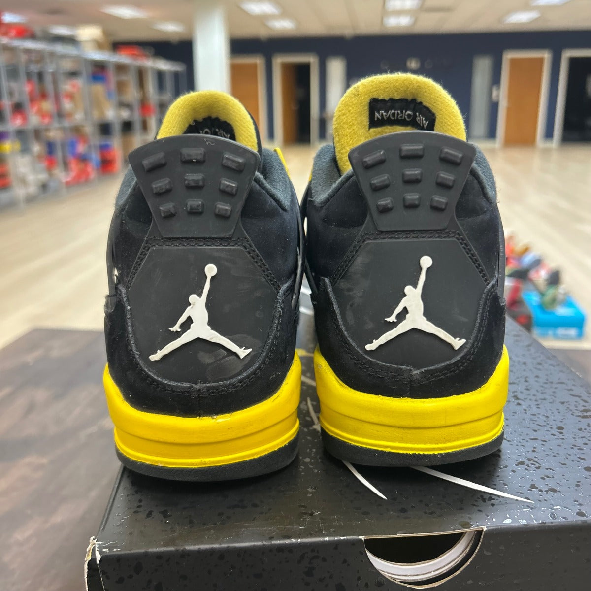 Jordan 4 Retro Thunder (2023) (Grade school) (US 5.5Y) (Lightly Worn) Size 5.5Y (Pre-Owned) - Image 4