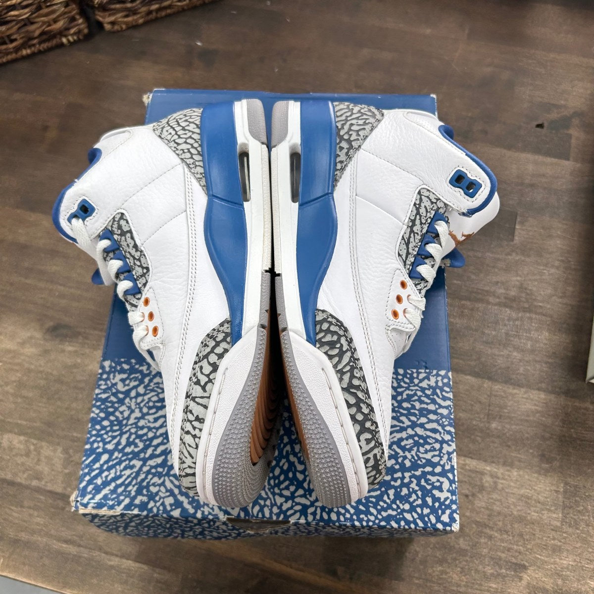 Jordan 3 Retro Wizards Size 7.5 (Pre-Owned) - Image 3
