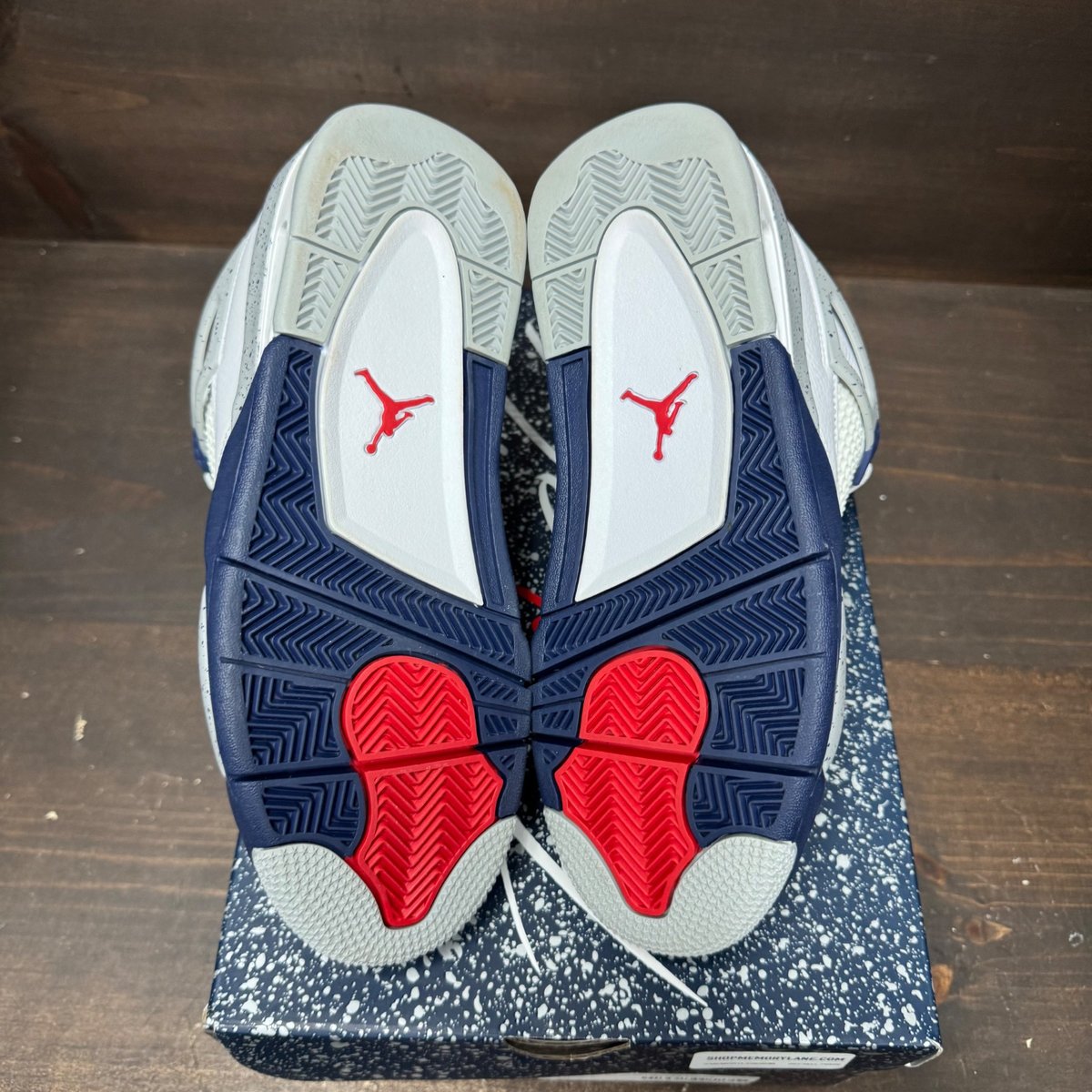 Jordan 4 Retro Midnight Navy Size 7.5 (Pre-Owned) - box