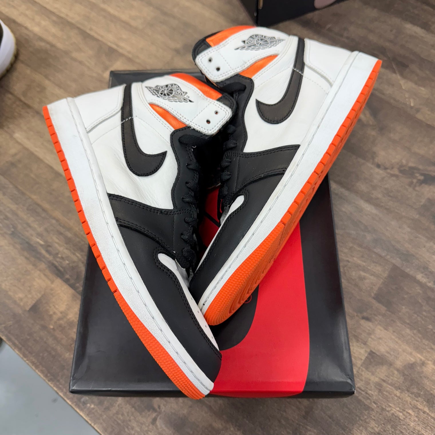Jordan 1 High Electric Orange (USED)