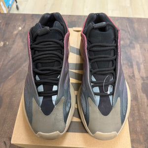 adidas Yeezy 700 V3 Fade Carbon - Image 2