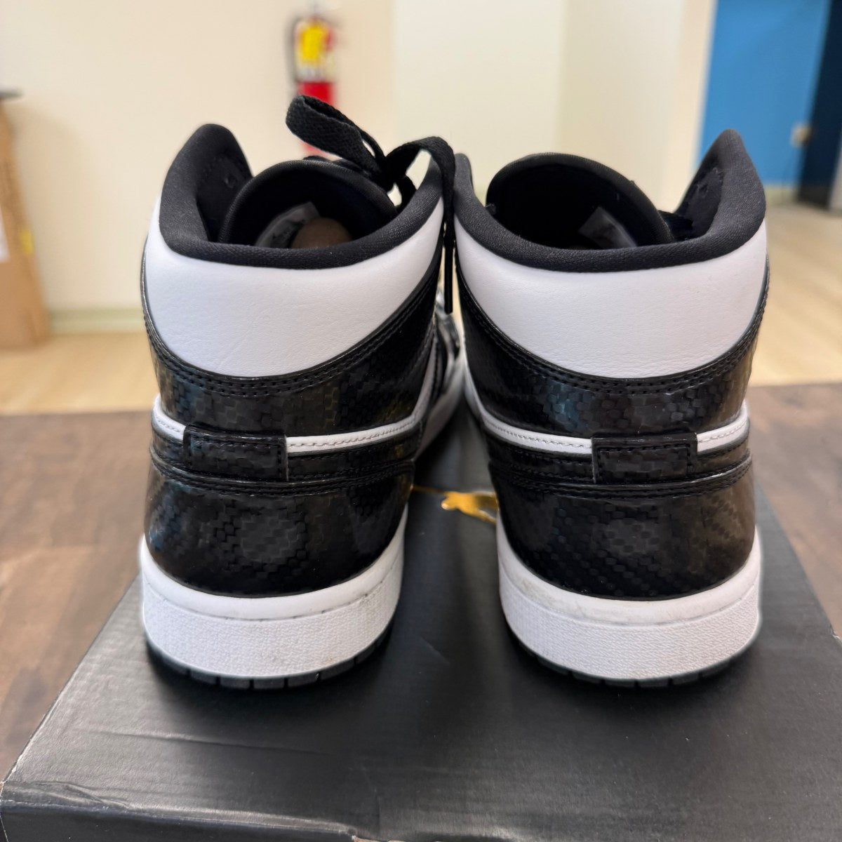 Jordan 1 Mid Carbon Fiber - Image 3