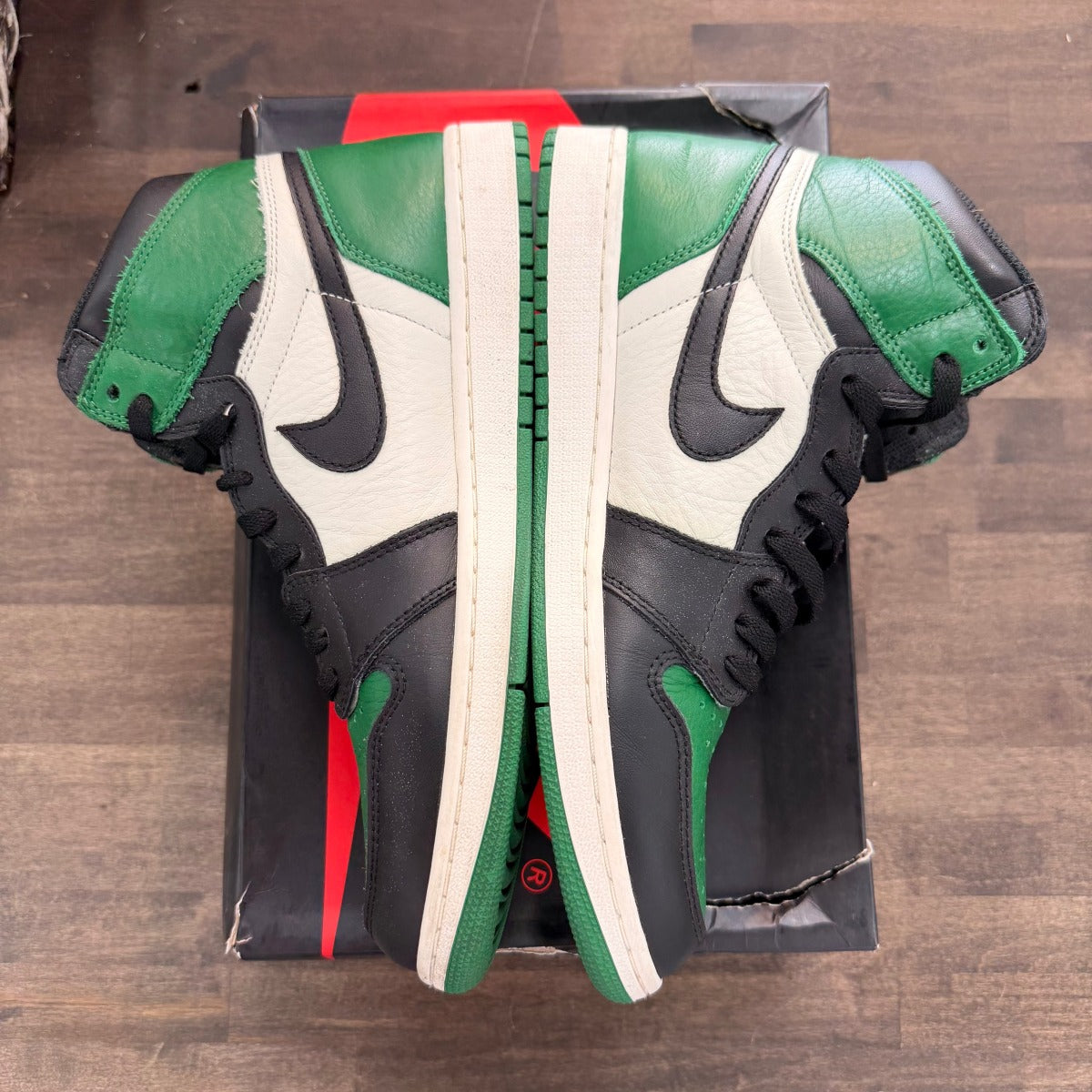Jordan 1 Retro High Pine Green Size 11 (Pre-Owned) - Image 3