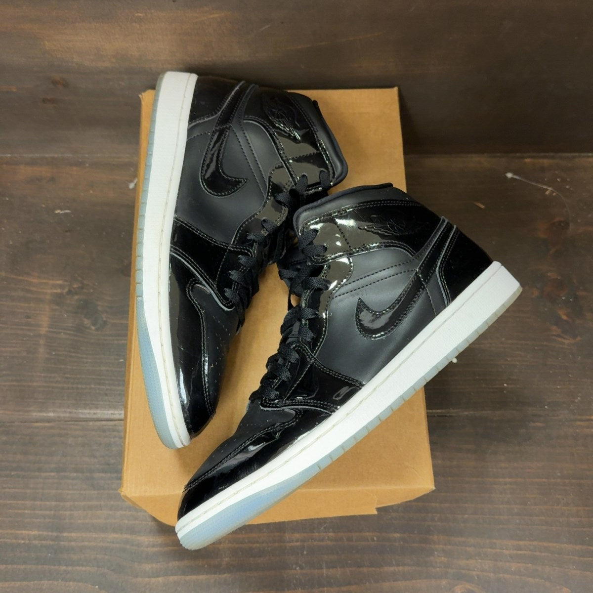 Jordan 1 Mid SE Space Jam Size 10.5 (Pre-Owned) - Image 2