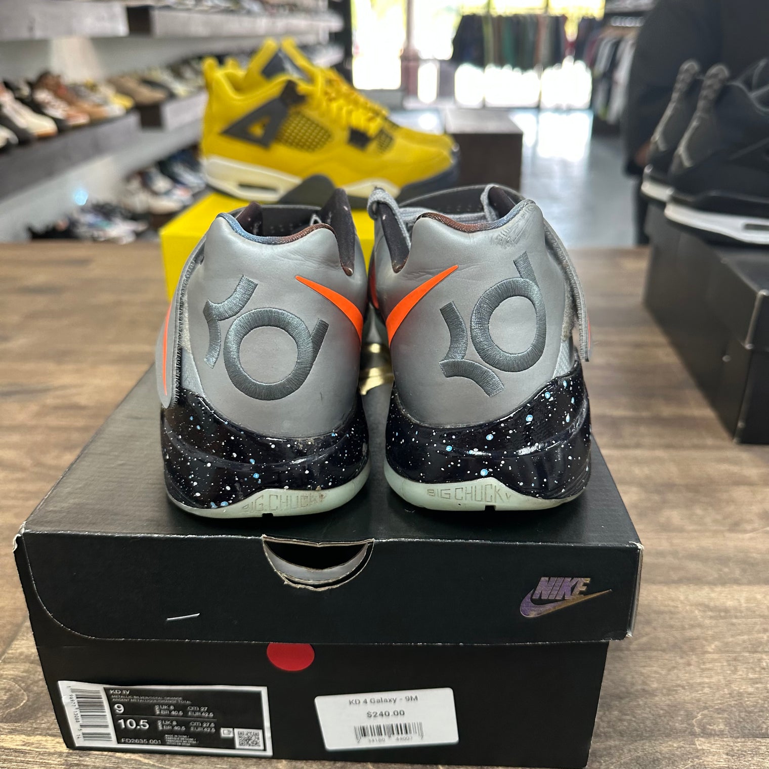Galaxy Nike KD 4 (Used)