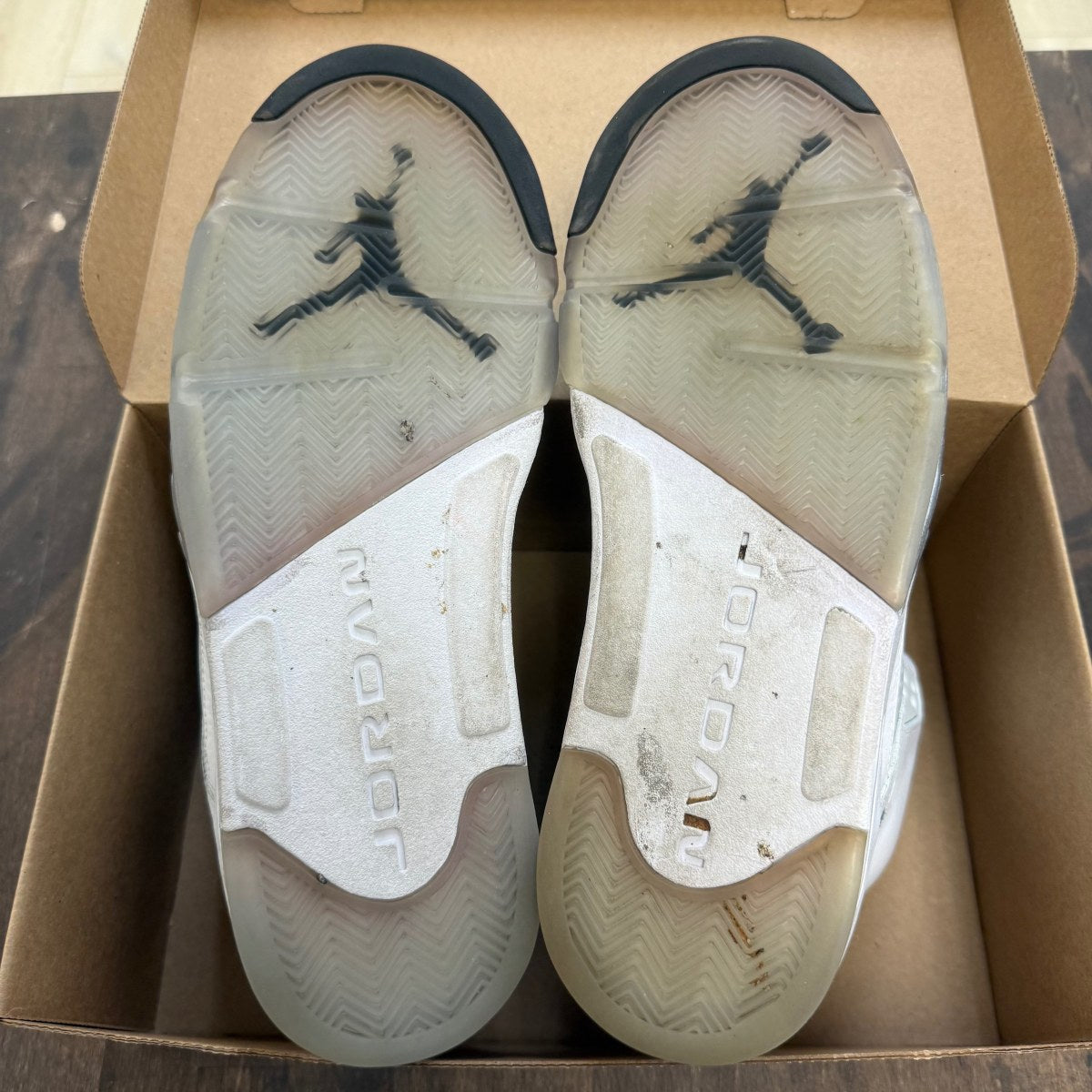 Jordan 5 Retro Metallic White (2015) Size 13 (Pre-Owned) - Image 3