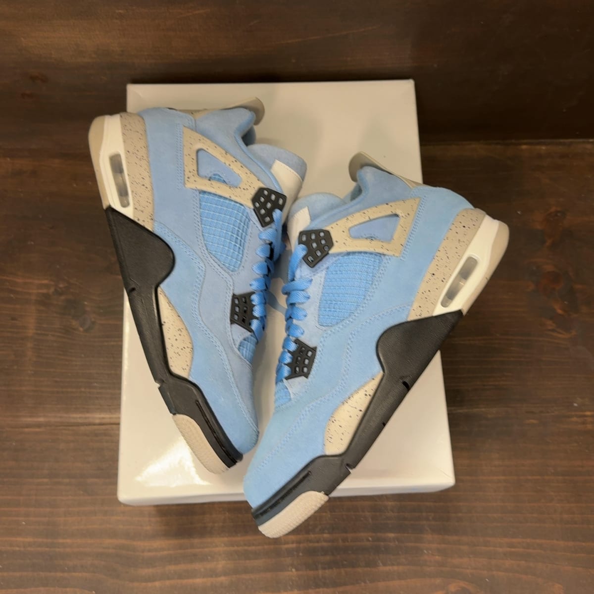 Jordan 4 Retro University Blue Size 8 (Pre-Owned) - back