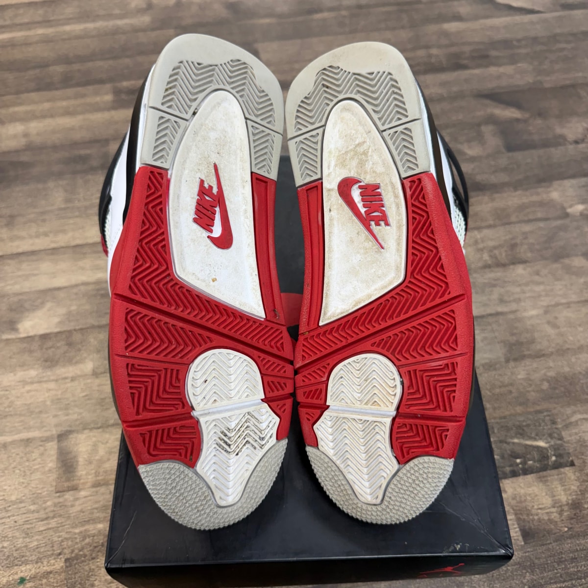 Jordan 4 Retro Fire Red (2020) Size 9 (Pre-Owned) - Image 4