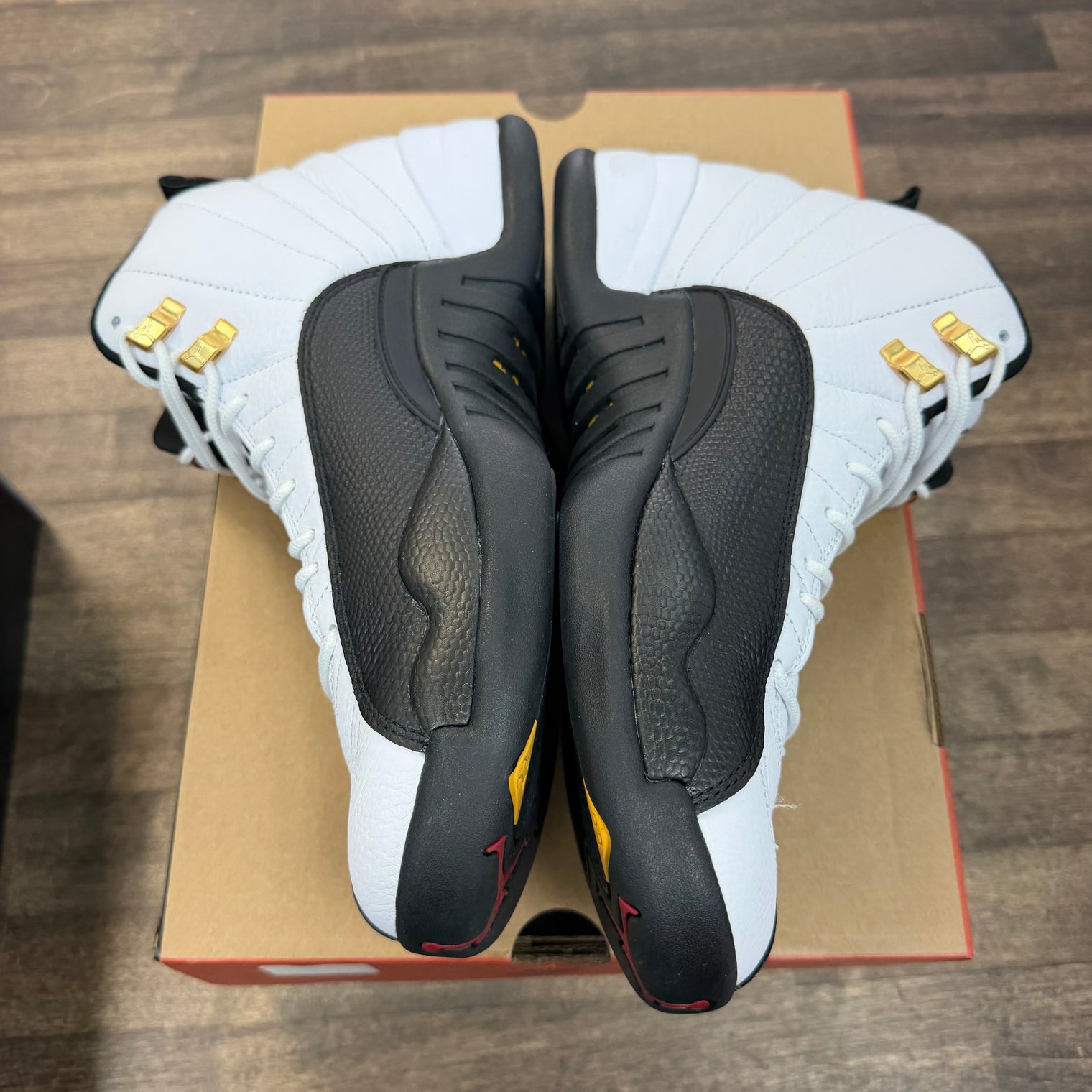 Taxi Jordan 12 Retro (2025) (USED)