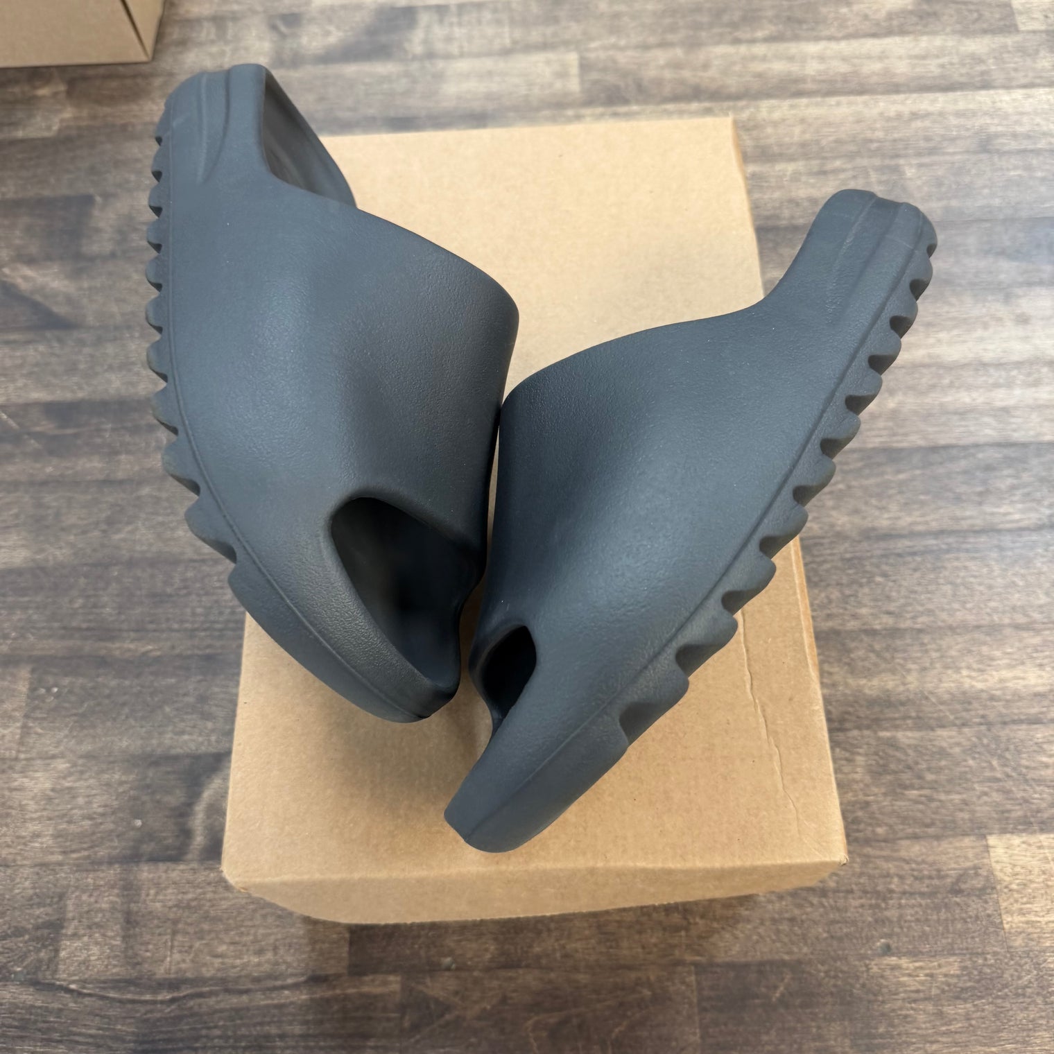 Onyx Yeezy Slide (USED, No Box)