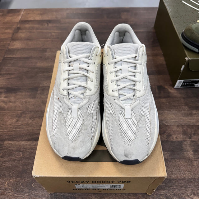 Analog Yeezy 700 (USED)