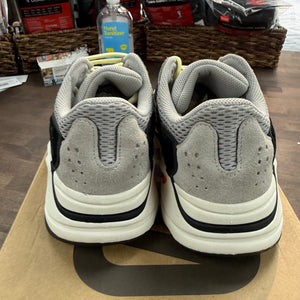 adidas Wave Runner Yeezy 700 (USED) Size 7.5 (Pre-Owned) - Image 4