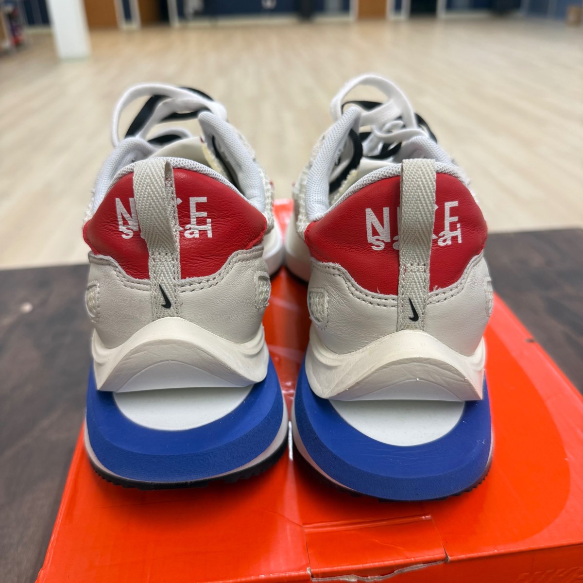 Nike Vaporwaffle sacai Sport Fuchsia Game Royal - Image 3