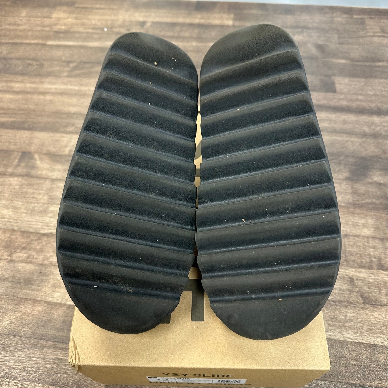 Onyx Yeezy Slide (USED)