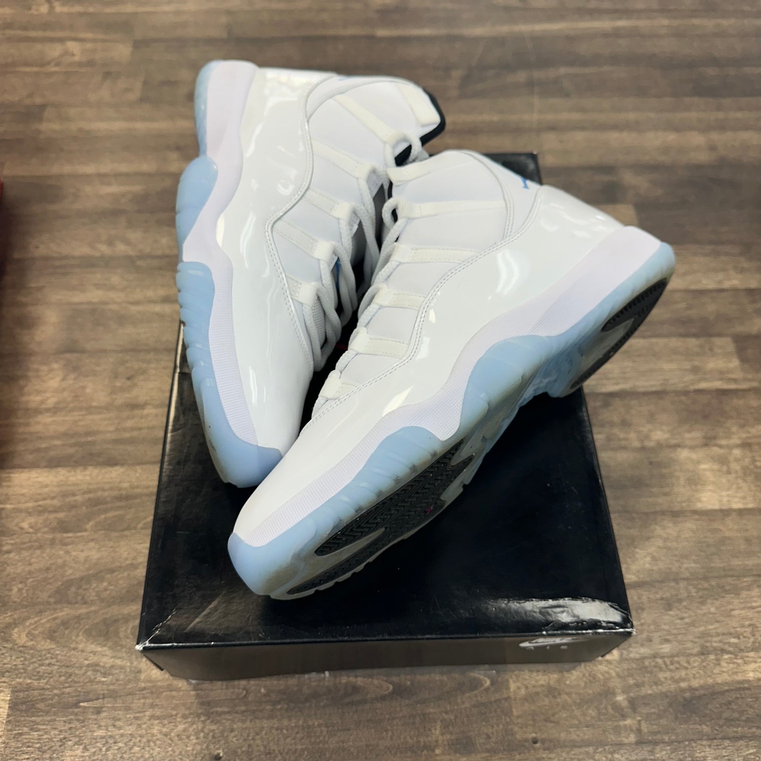 Legend Blue Jordan 11 Retro (2024) (USED)