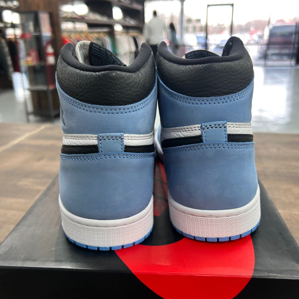 Jordan 1 Retro High OG University Blue - Image 4