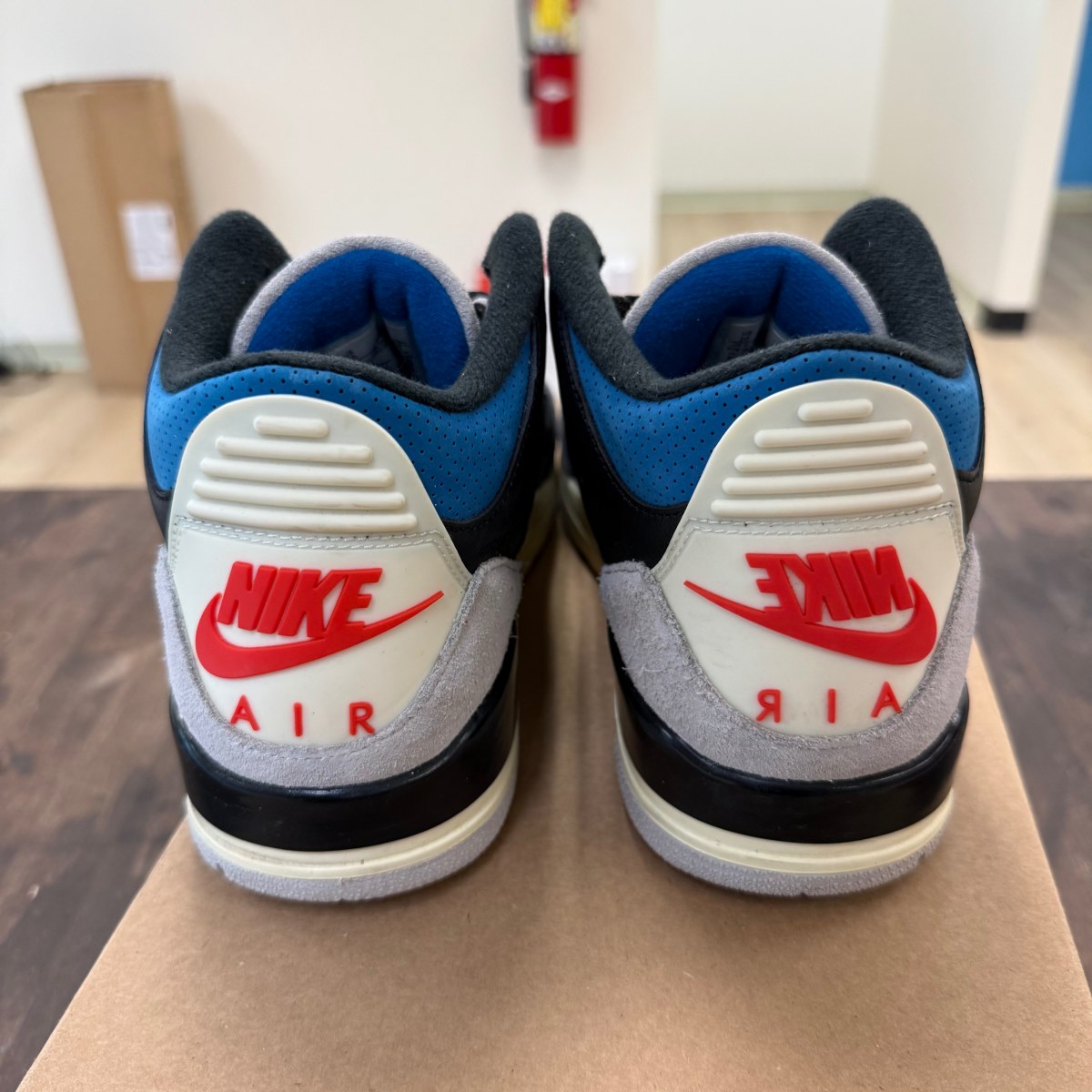 Jordan 3 Retro OG Rare Air Size 11 (Pre-Owned) - Image 3