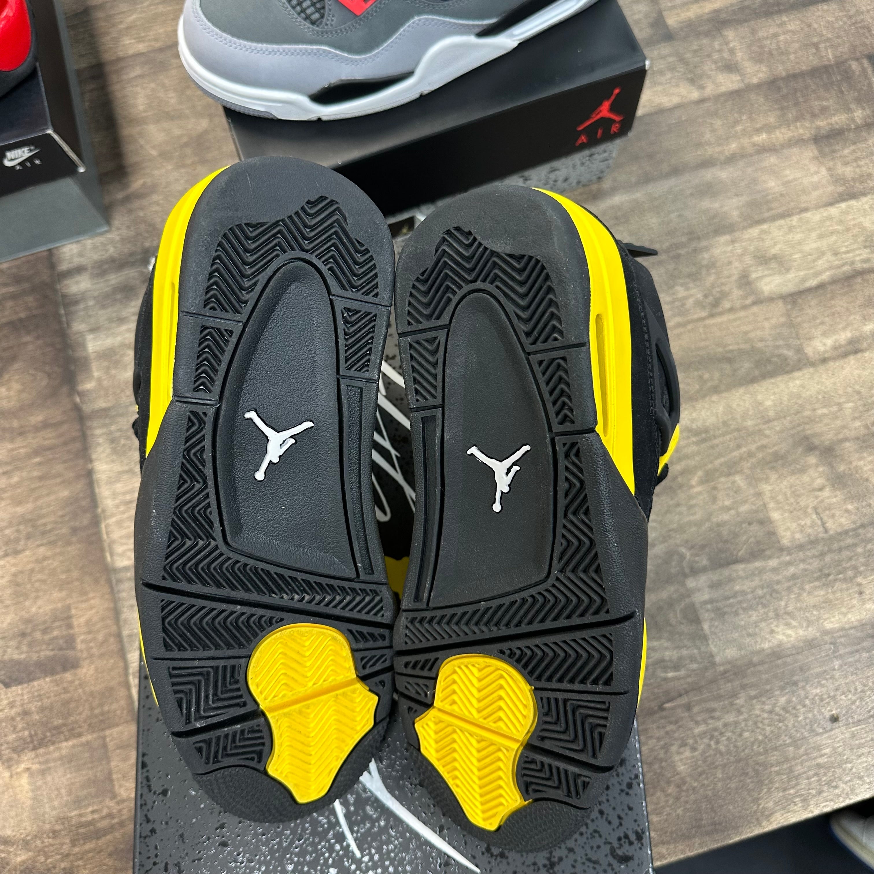 Jordan 4 Retro Thunder (2023) (Grade school) (US 5.5Y) (Lightly Worn) Size 5.5Y (Pre-Owned) - Image 5