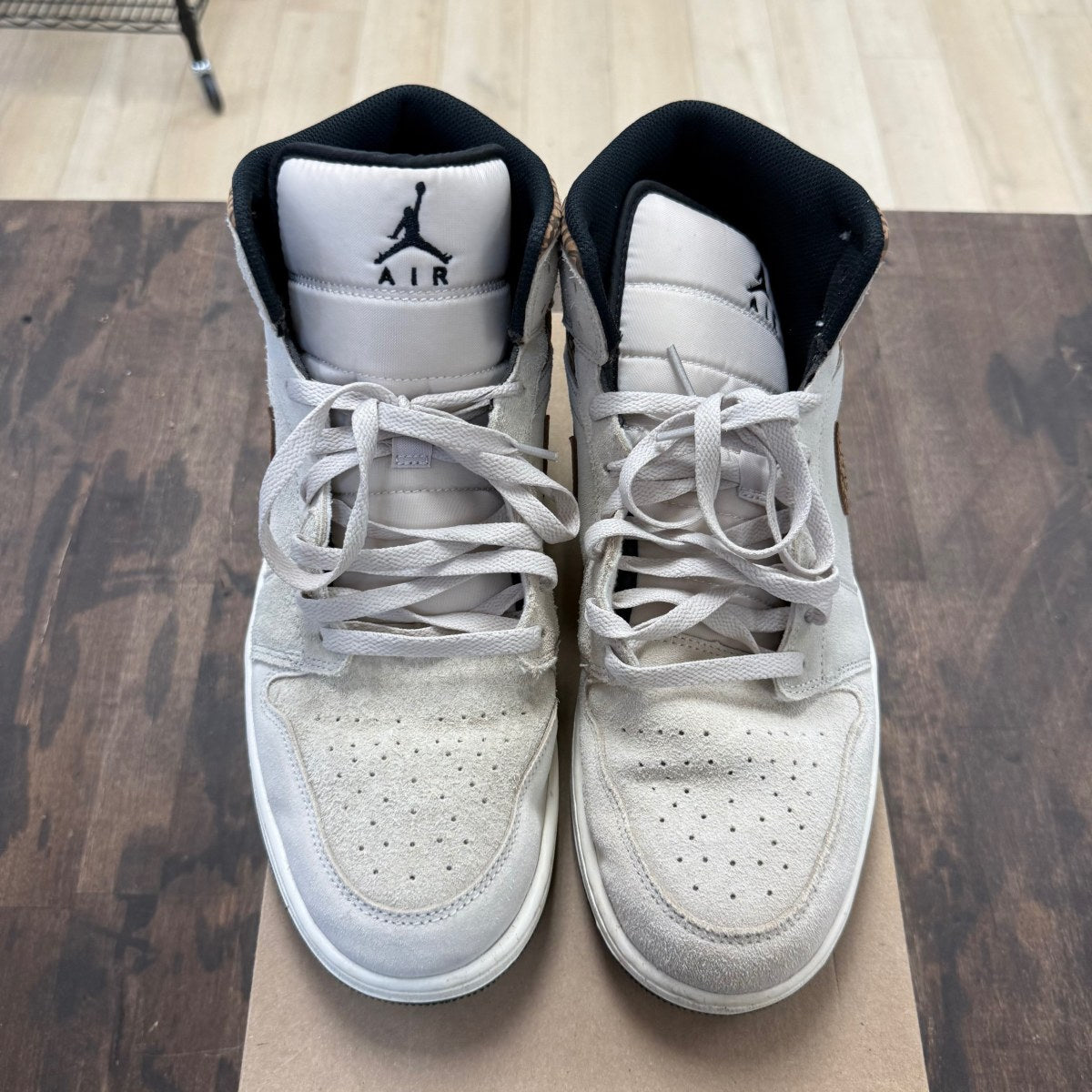 Jordan 1 Mid SE Brown Elephant Size 13 (Pre-Owned) - Image 2