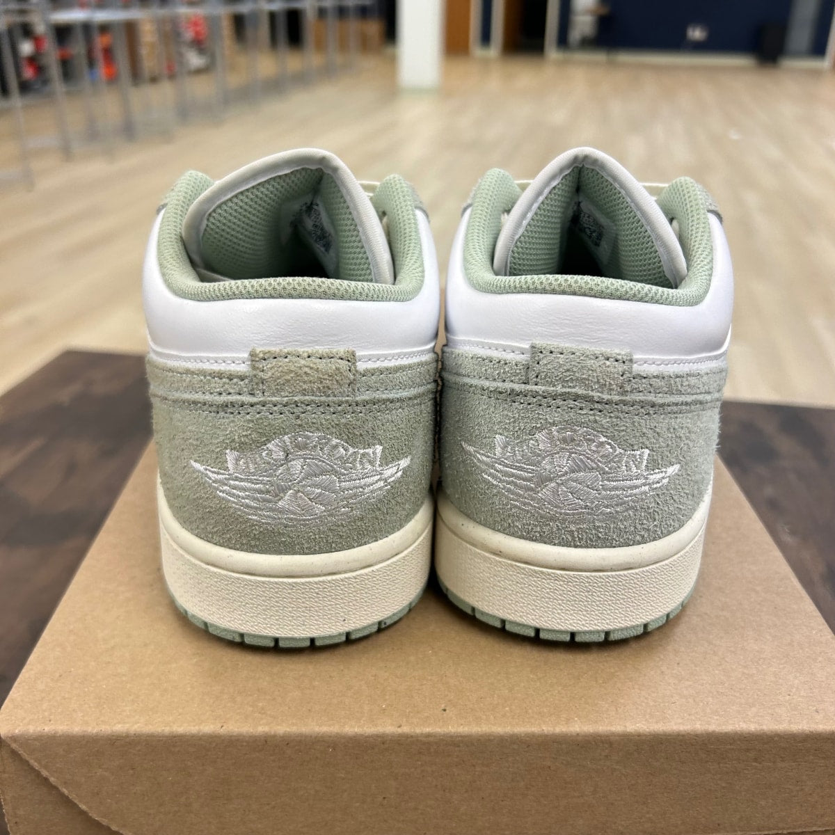 Jordan 1 Low SE Seafoam Size 9.5 (Pre-Owned) - Image 4