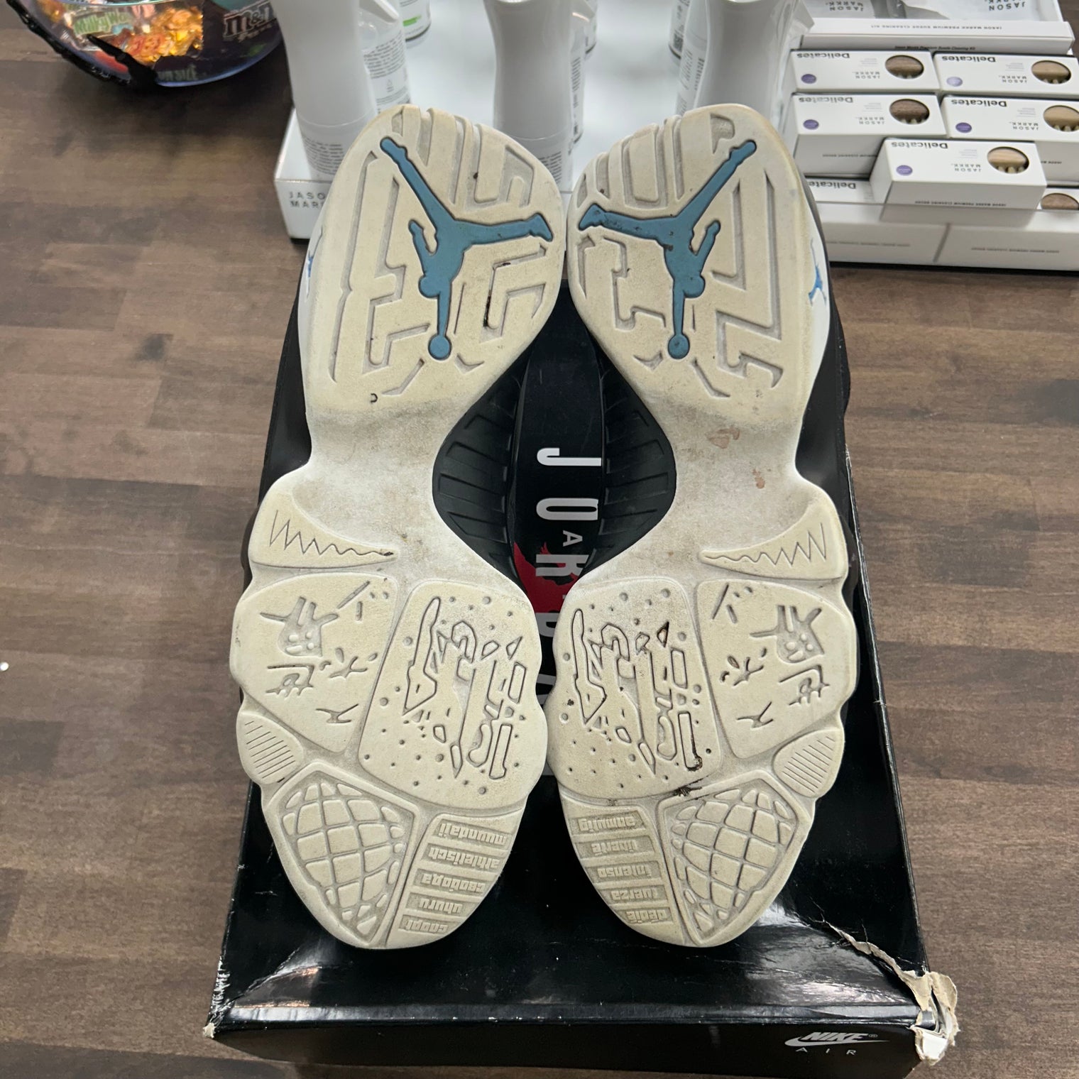 University Blue Jordan 9 Retro (USED)