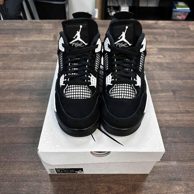 White Thunder Jordan 4 (USED)