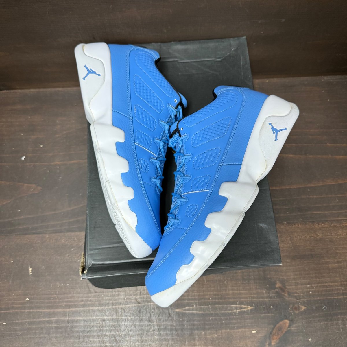 Jordan 9 Retro Low Pantone Size 10.5 (Pre-Owned) - tag