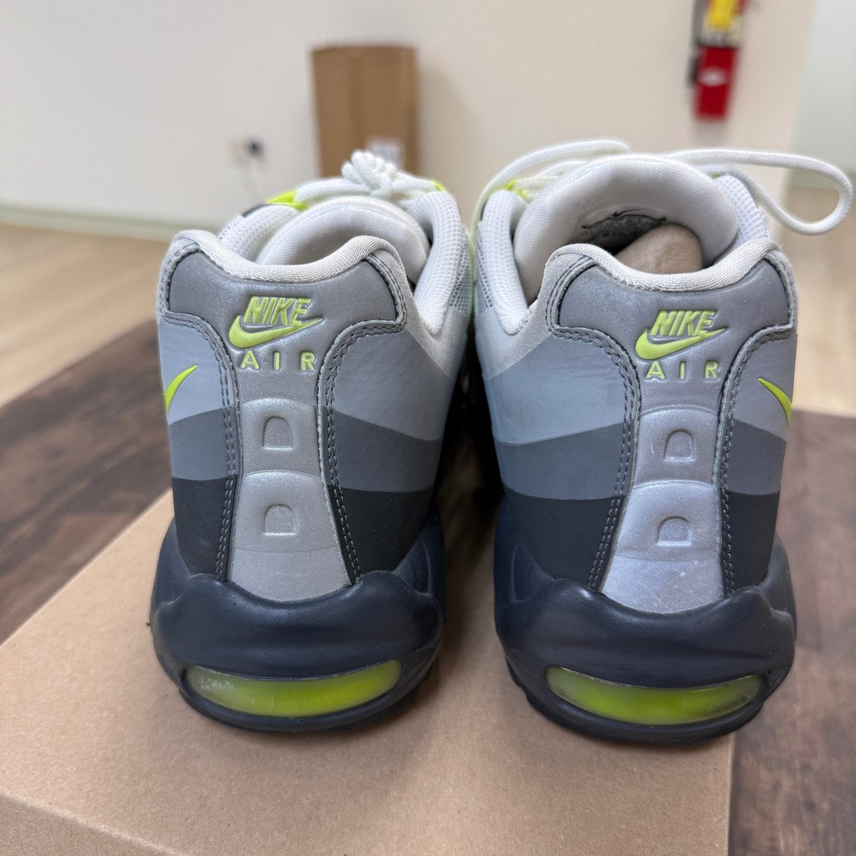 Nike Air Max 95 No Sew Neon Size 11.5 (Pre-Owned) - Image 4