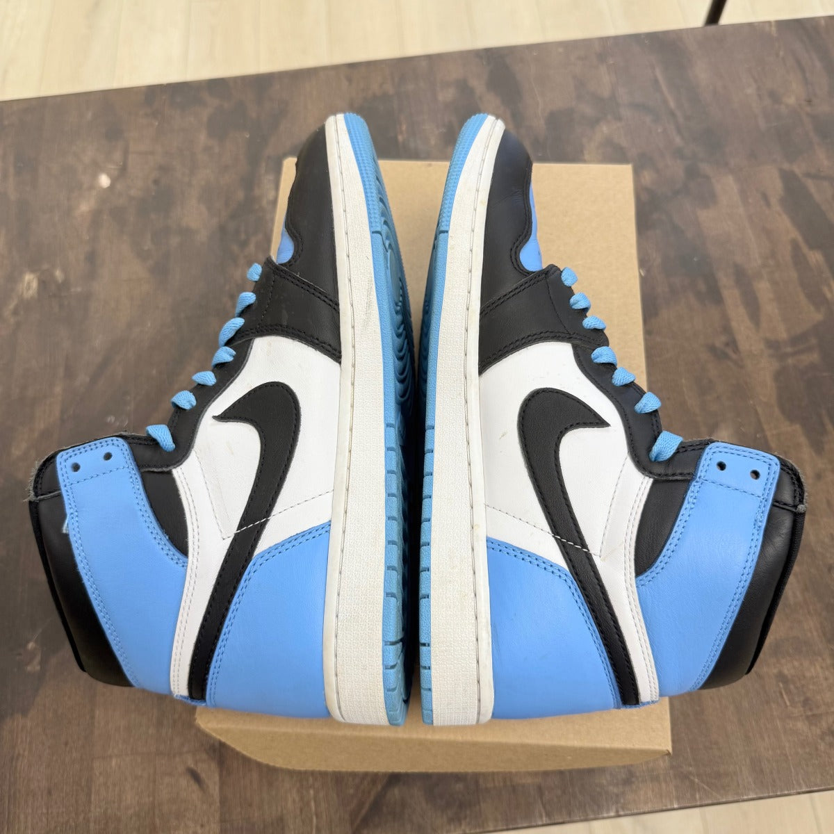 Jordan 1 Retro High OG UNC Toe Size 10 (Pre-Owned) - Image 4