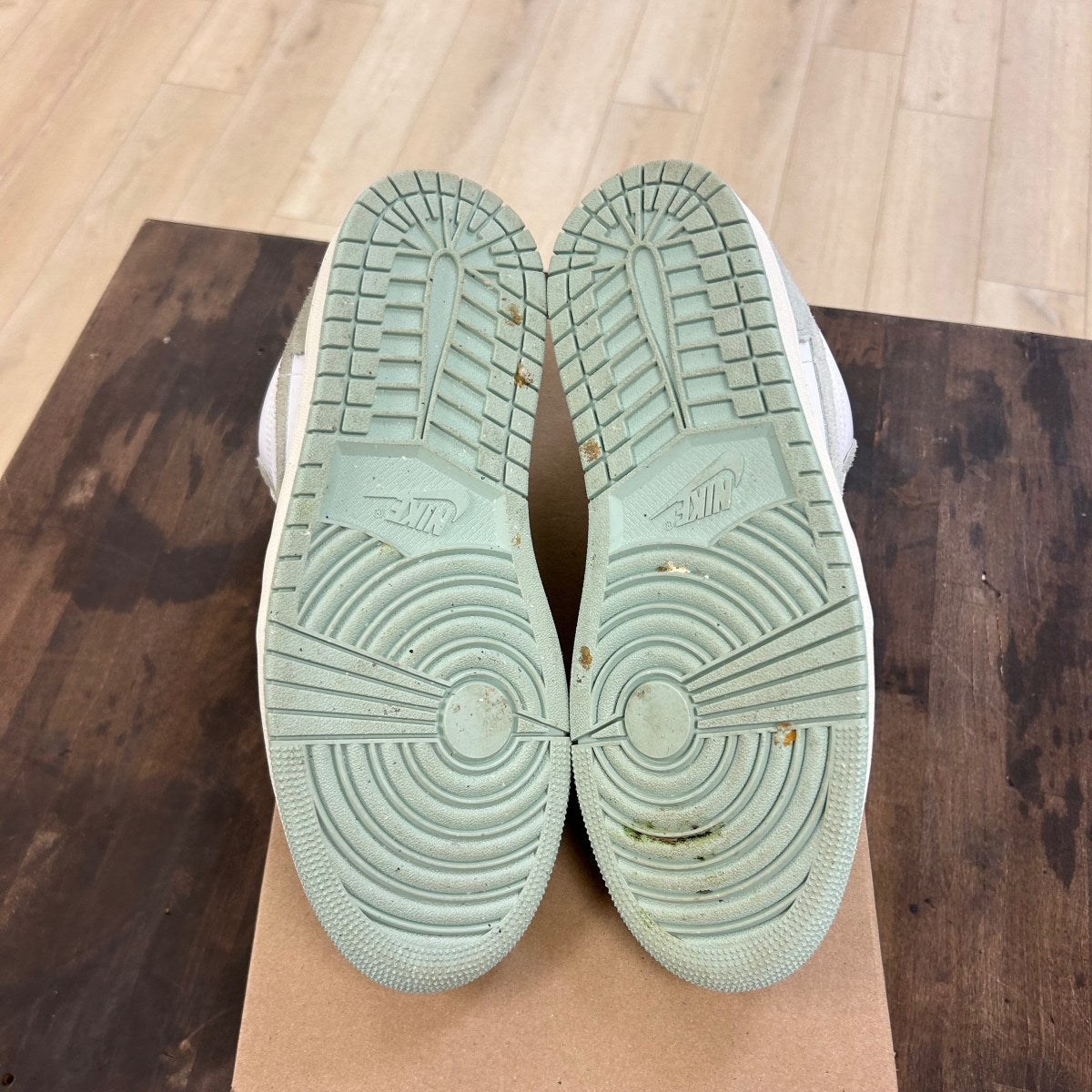 Jordan 1 Low SE Seafoam Size 9.5 (Pre-Owned) - Image 5