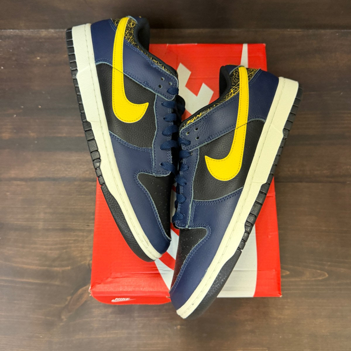 Nike Dunk Low Vintage Michigan - Image 2