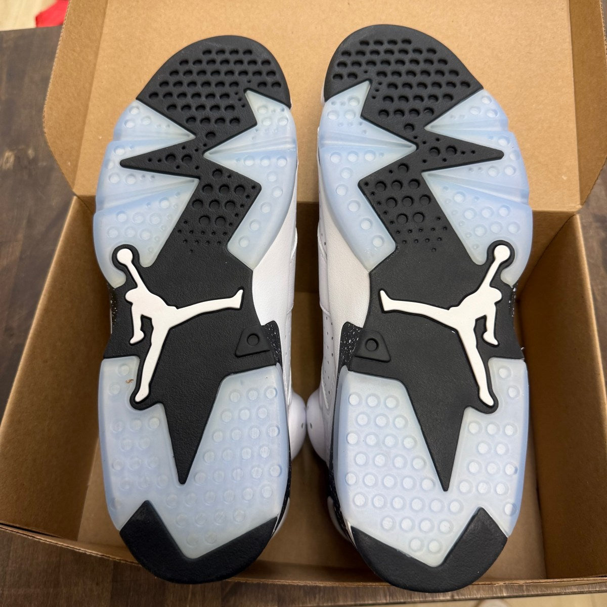 Jordan 6 Retro Reverse Oreo Size 13 (Pre-Owned) - Image 3