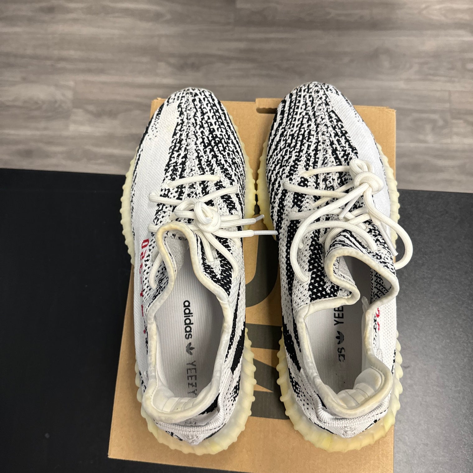 Yeezy 350 Zebra (USED: Replacement box)