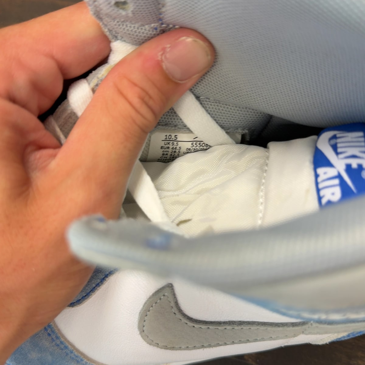 Jordan 1 Retro High OG Hyper Royal - Image 7