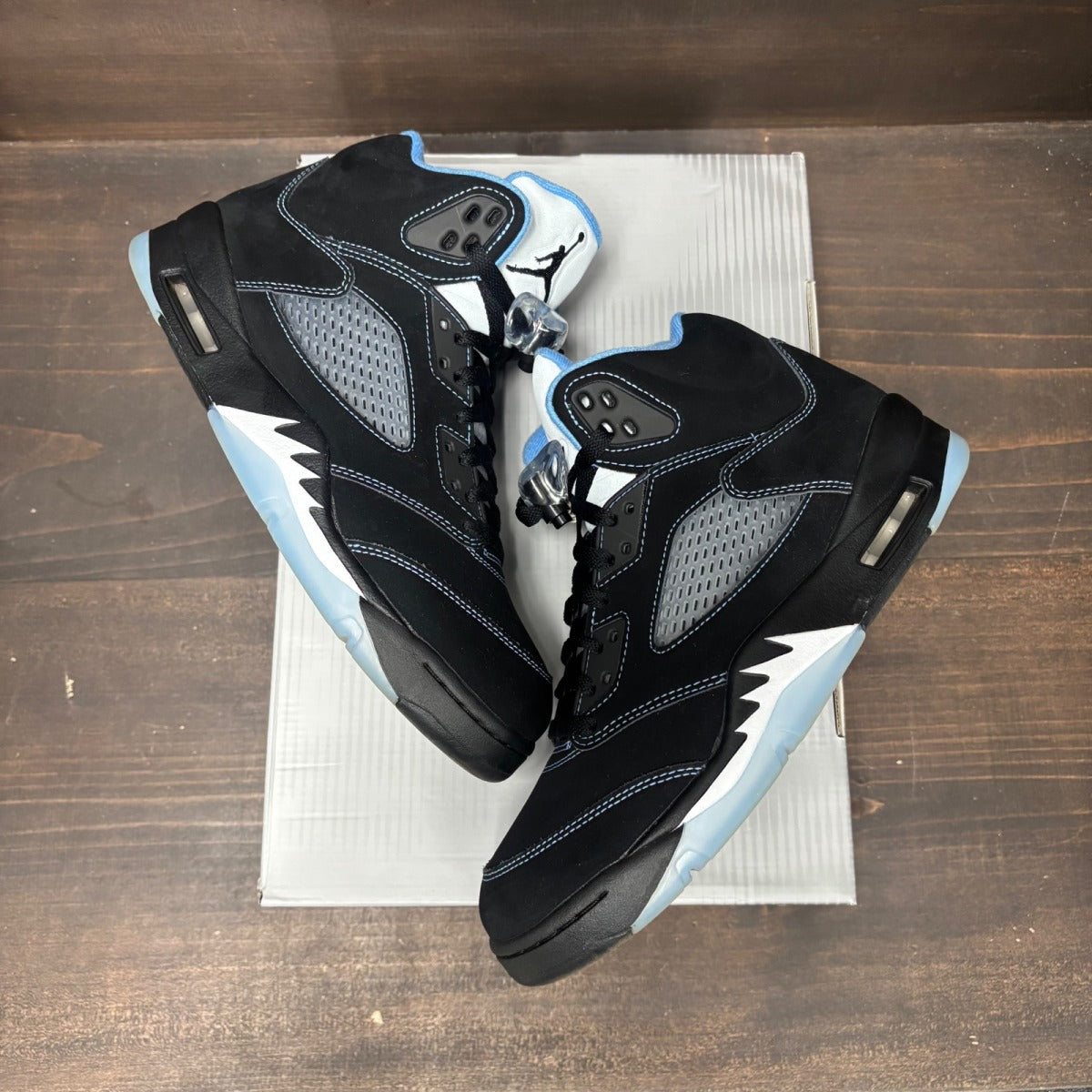 Jordan 5 Retro Black University Blue (2026) - Image 2