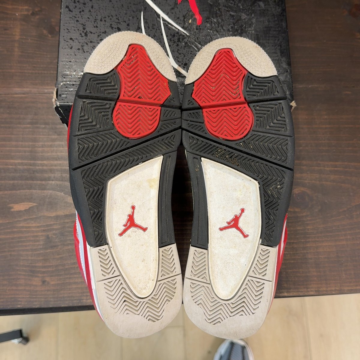 Jordan 4 Retro Red Cement Size 9.5 (Pre-Owned) - aux