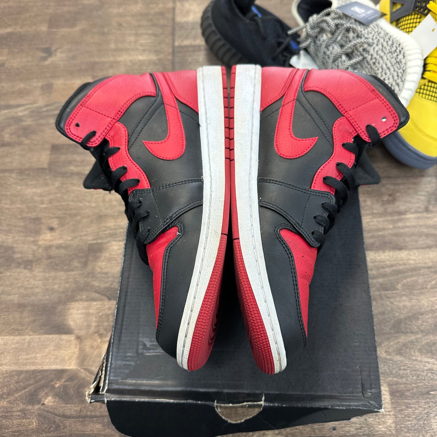 Banned Jordan 1 Mid (2020) (USED,Replacement Box)
